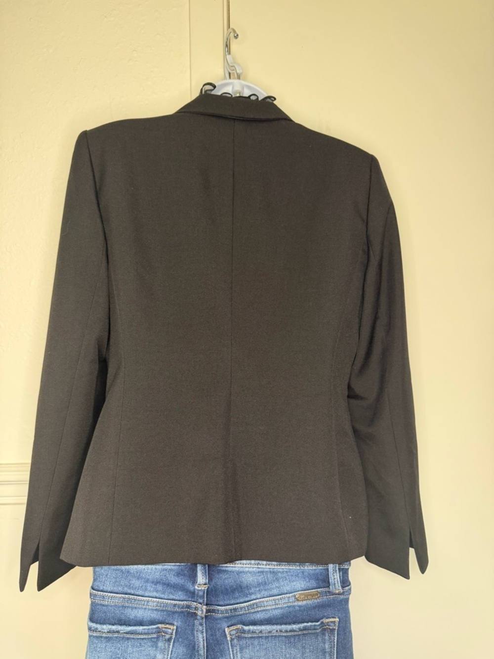 Le Suit Black Women's Tailored Blazer with ruffles style size 6 petite - Picture 4 of 8